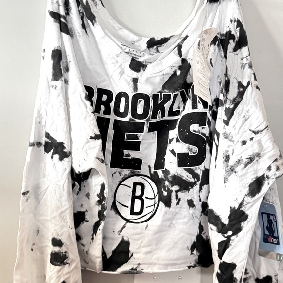 Majestic Women's White Black Brooklyn  Tie-Dye Crop V-Neck Long Sleeve T-shirt - Picture 6 of 7